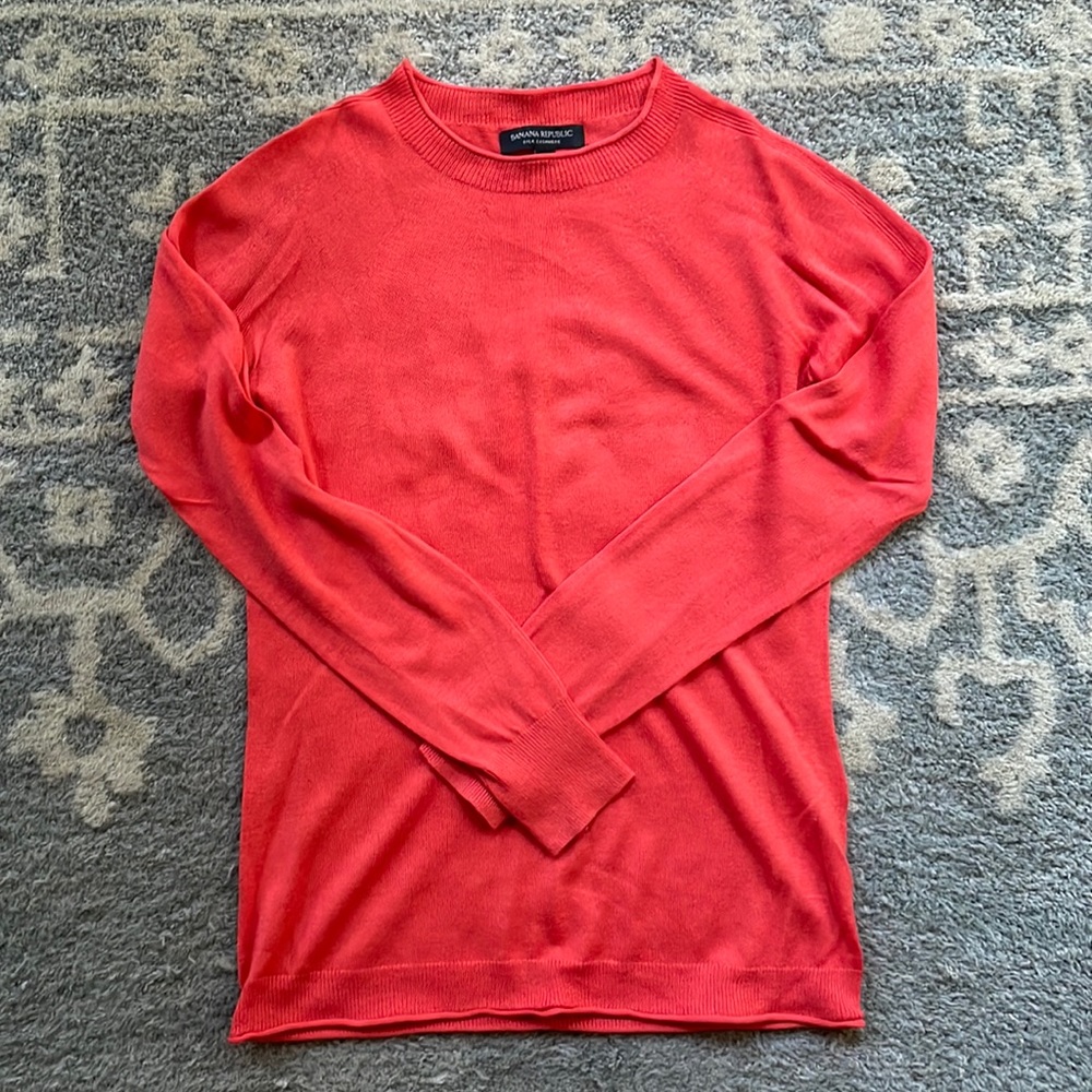 Beautiful coral Banana Republic silk cashmere sweater size XS